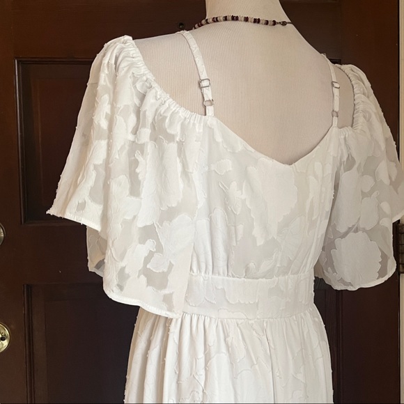 VENUS White Floral Maxi Dress - Picture 9 of 14